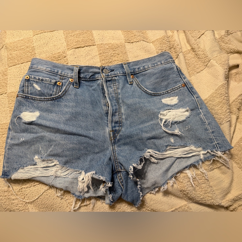 Light Blue Distressed Denim Shorts - Levis Classic High-Rise Cut